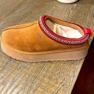 Ugg Tazz size 9